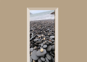 Deursticker stenen aan de kust